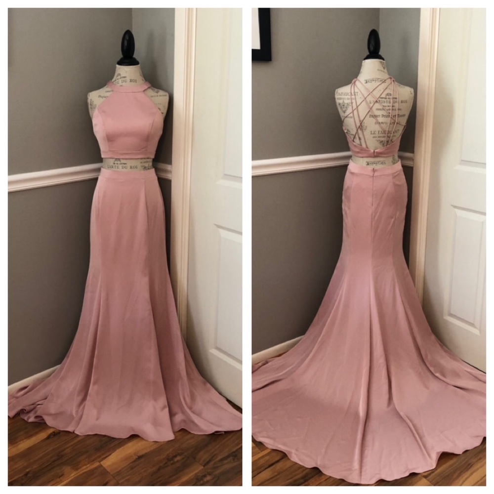 NEW STUDIO 17 SZ 6 BLUSH TWO PIECE HALTER STRAP BACK FORMAL EVENING GOWN